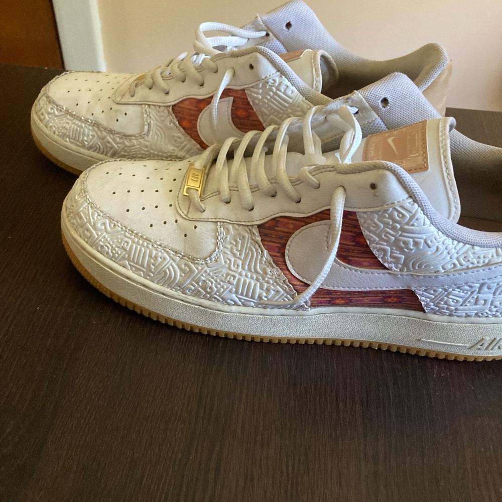 Nike Cream and Tan Sneakers aztic style Air Force ones